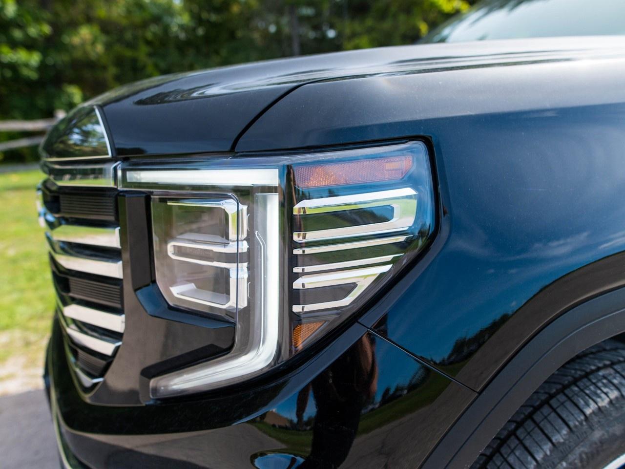 2026 GMC Sierra 1500 Crew Cab Short Box 4-Wheel Drive SLT Photo