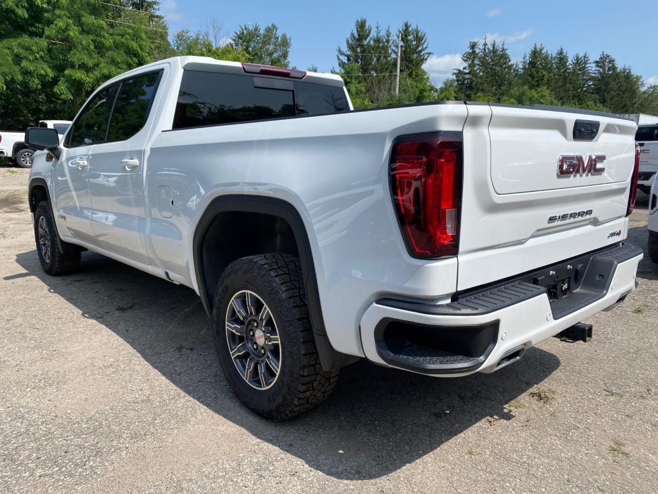 2025 GMC Sierra 1500 Crew Cab Standard Box 4-Wheel Drive AT4 Photo3