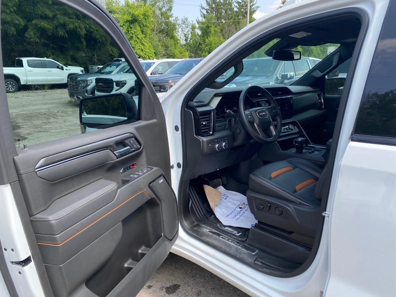 2025 GMC Sierra 1500 Crew Cab Standard Box 4-Wheel Drive AT4 Photo
