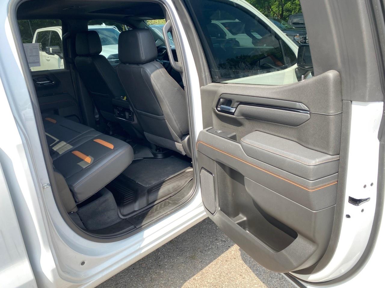 2025 GMC Sierra 1500 Crew Cab Standard Box 4-Wheel Drive AT4 Photo