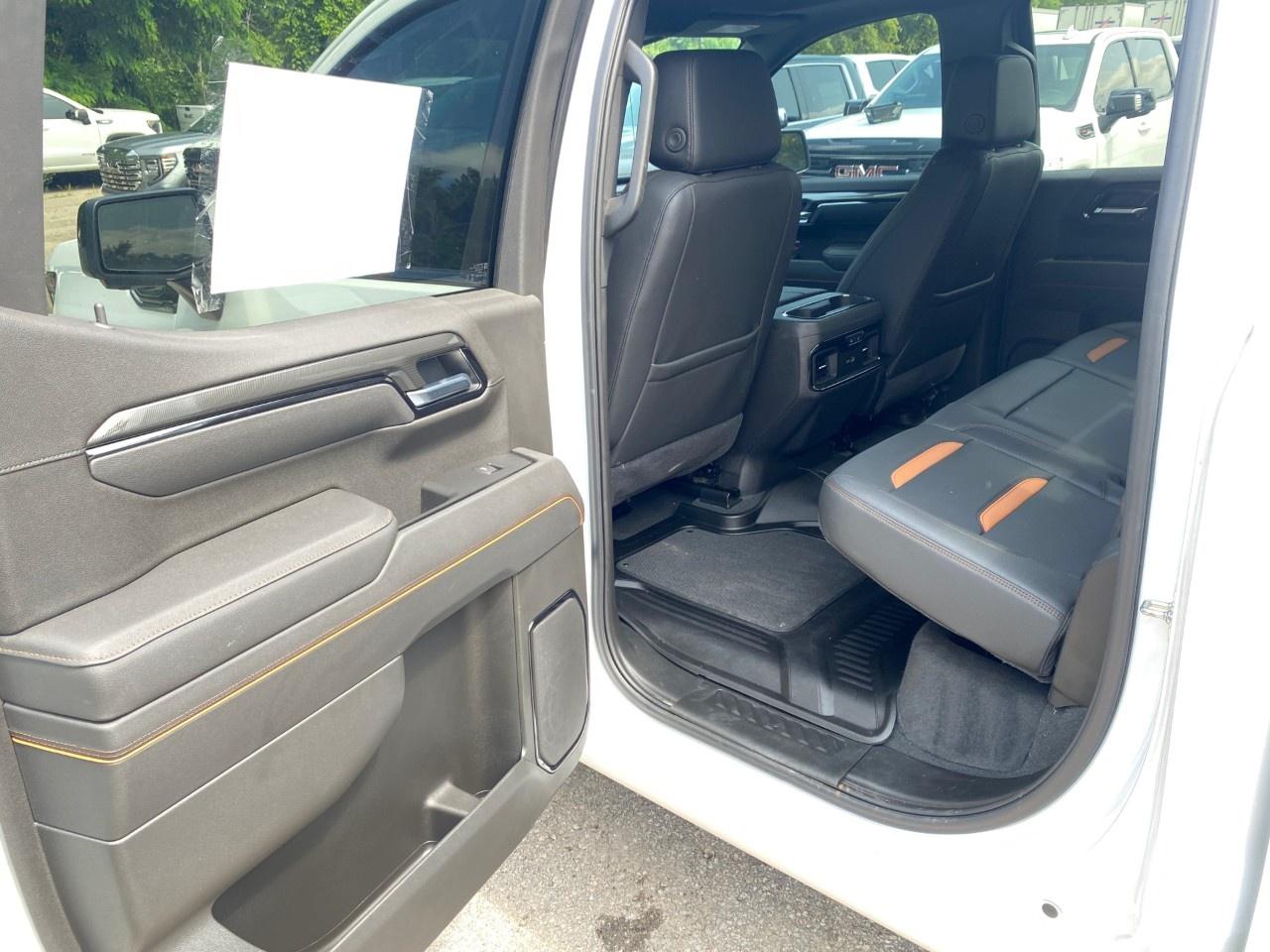 2025 GMC Sierra 1500 Crew Cab Standard Box 4-Wheel Drive AT4 Photo