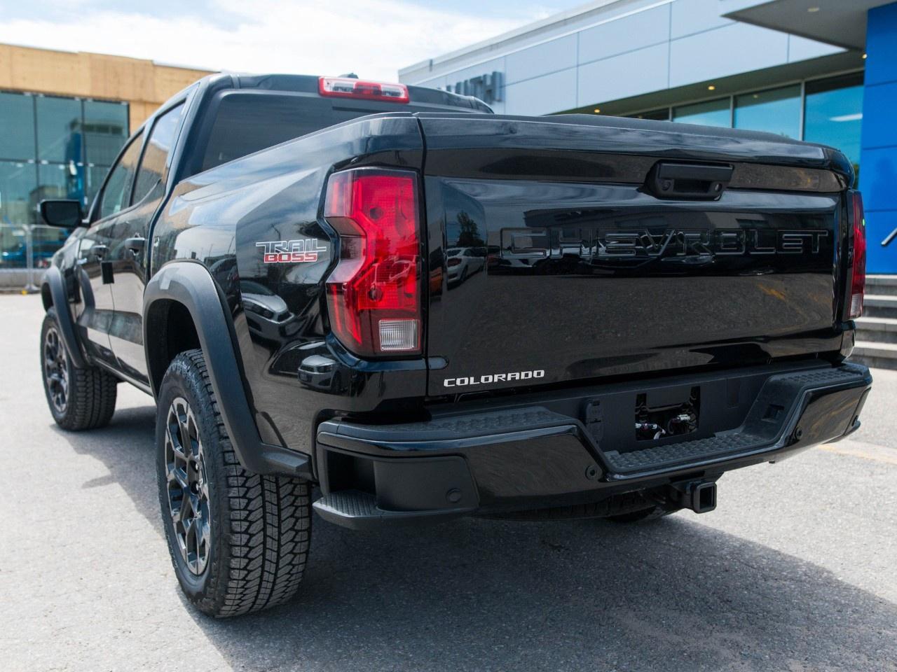 2026 Chevrolet Colorado Crew Cab Short Box 4-Wheel Drive Trail Boss Photo2