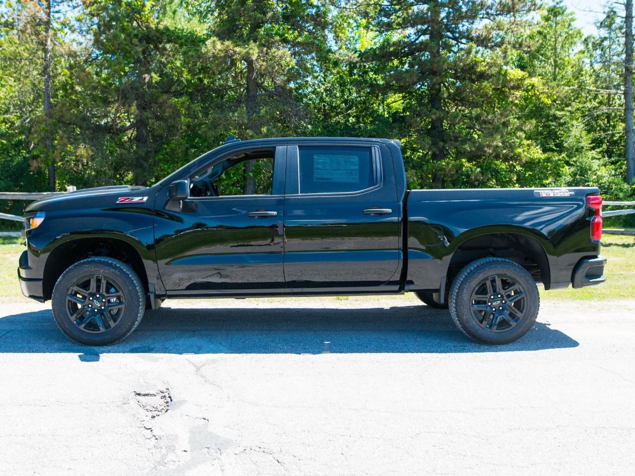 2026 Chevrolet Silverado 1500 Crew Cab Short Box 4-Wheel Drive Custom Trail Boss Photo5