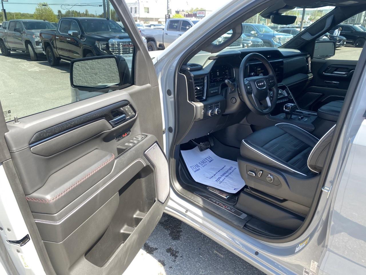 2025 GMC Sierra 1500 Crew Cab Short Box 4-Wheel Drive AT4X Photo