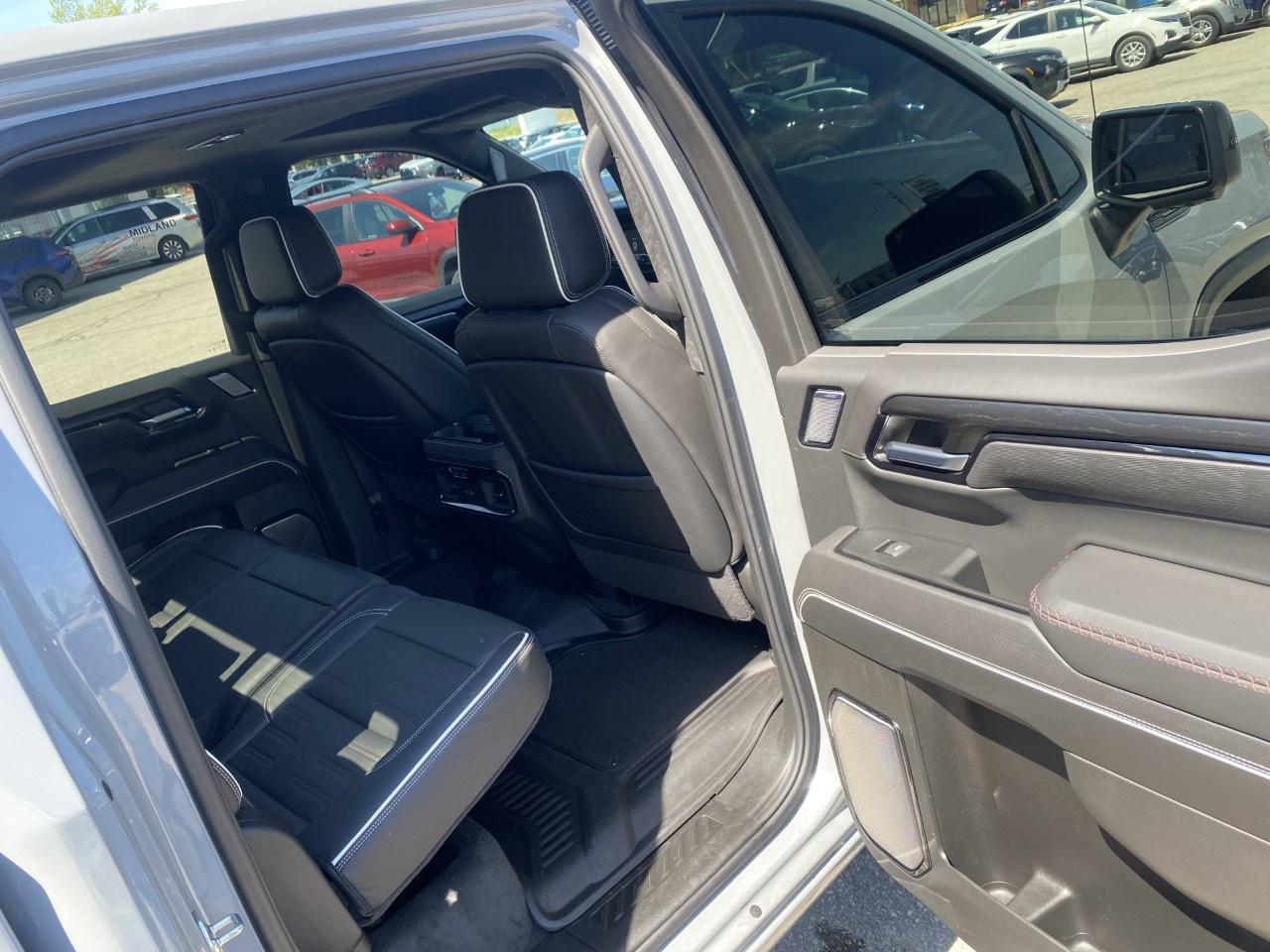 2025 GMC Sierra 1500 Crew Cab Short Box 4-Wheel Drive AT4X Photo