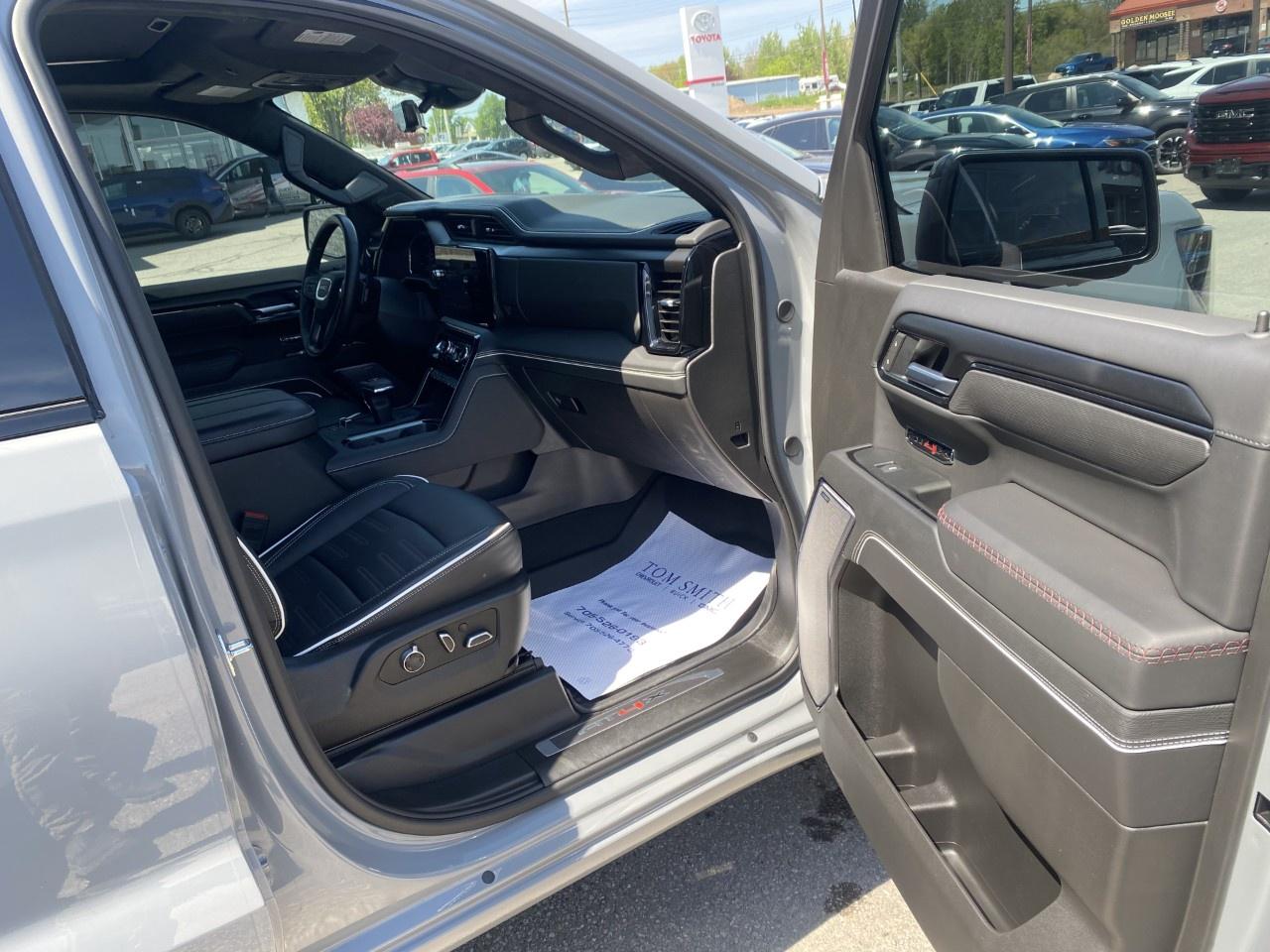 2025 GMC Sierra 1500 Crew Cab Short Box 4-Wheel Drive AT4X Photo