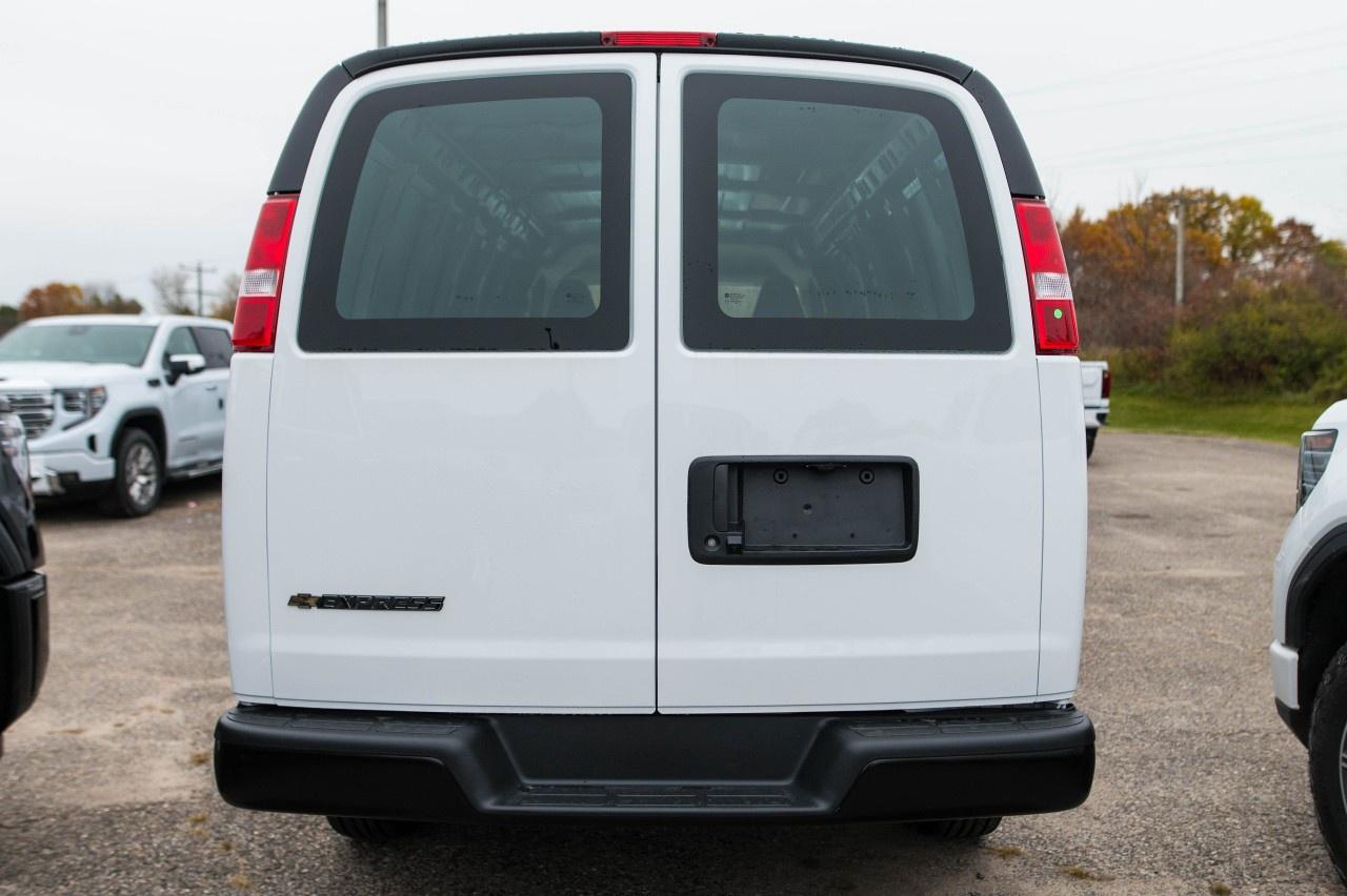 2025 Chevrolet Express Cargo Van 2500 Extended Wheelbase Rear-Wheel Drive Photo