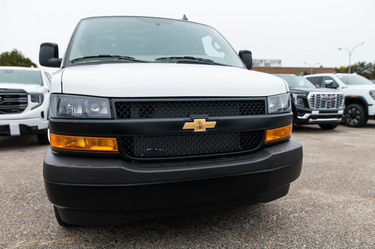 2025 Chevrolet Express Cargo Van 2500 Extended Wheelbase Rear-Wheel Drive Photo