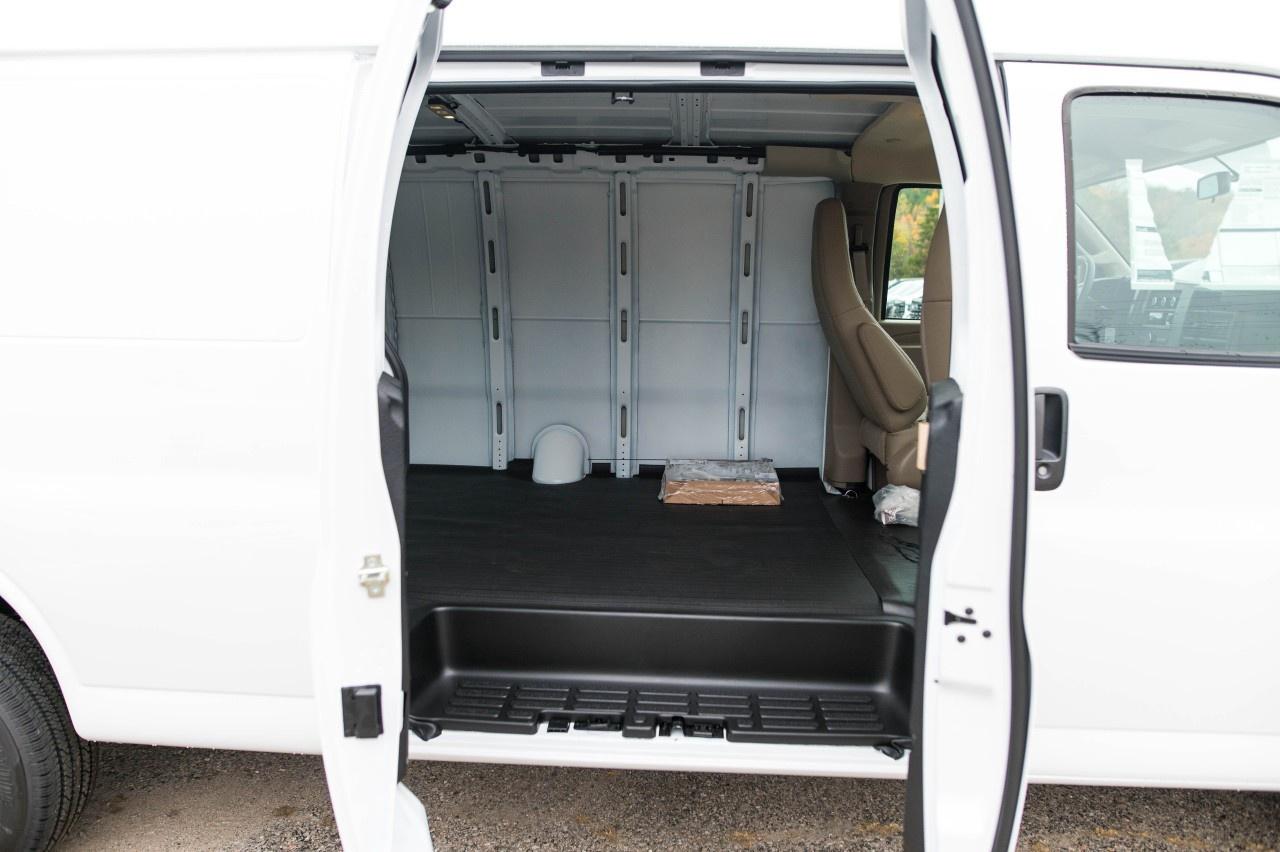 2025 Chevrolet Express Cargo Van 2500 Extended Wheelbase Rear-Wheel Drive Photo