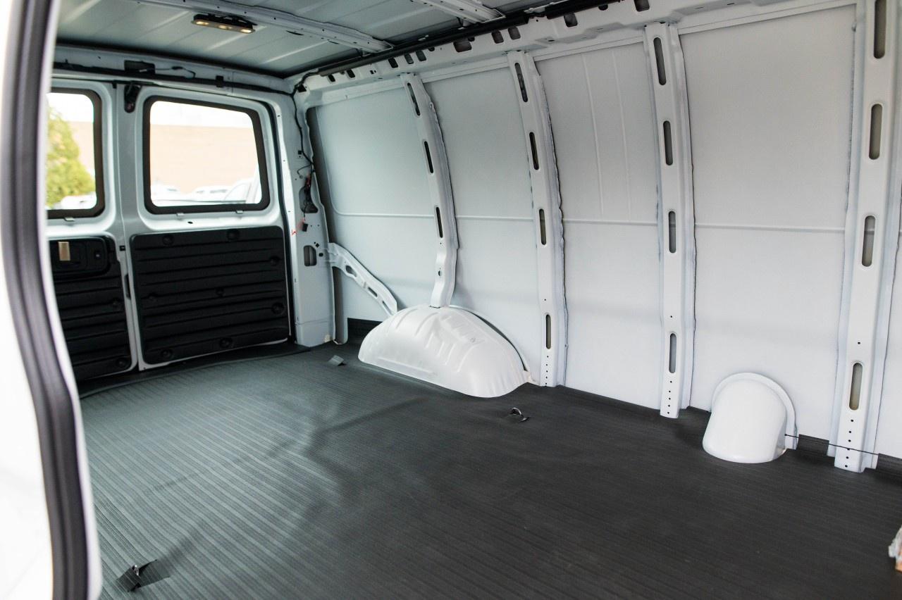 2025 Chevrolet Express Cargo Van 2500 Extended Wheelbase Rear-Wheel Drive Photo