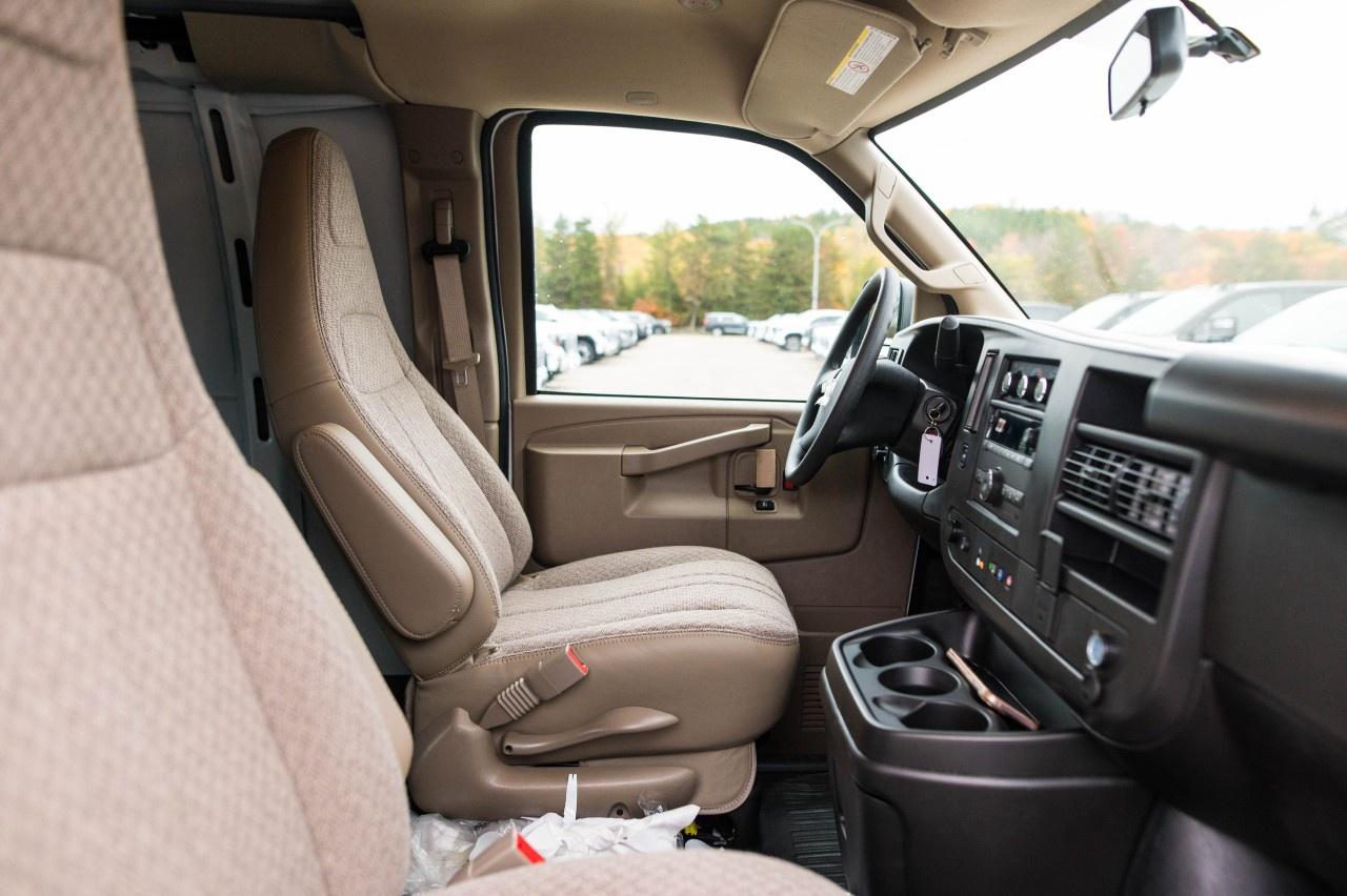 2025 Chevrolet Express Cargo Van 2500 Extended Wheelbase Rear-Wheel Drive Photo