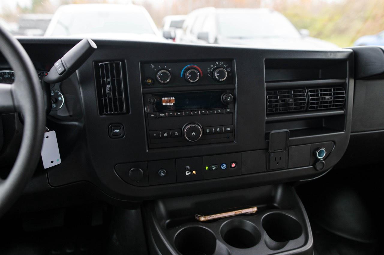 2025 Chevrolet Express Cargo Van 2500 Extended Wheelbase Rear-Wheel Drive Photo