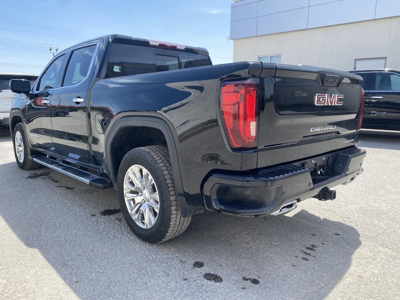 2025 GMC Sierra 1500 Crew Cab Short Box 4-Wheel Drive Denali Photo3