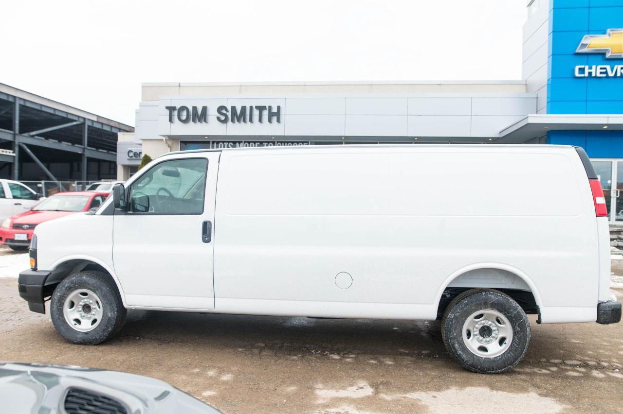 2026 Chevrolet Express Cargo Van 2500 Extended Wheelbase Rear-Wheel Drive Photo1