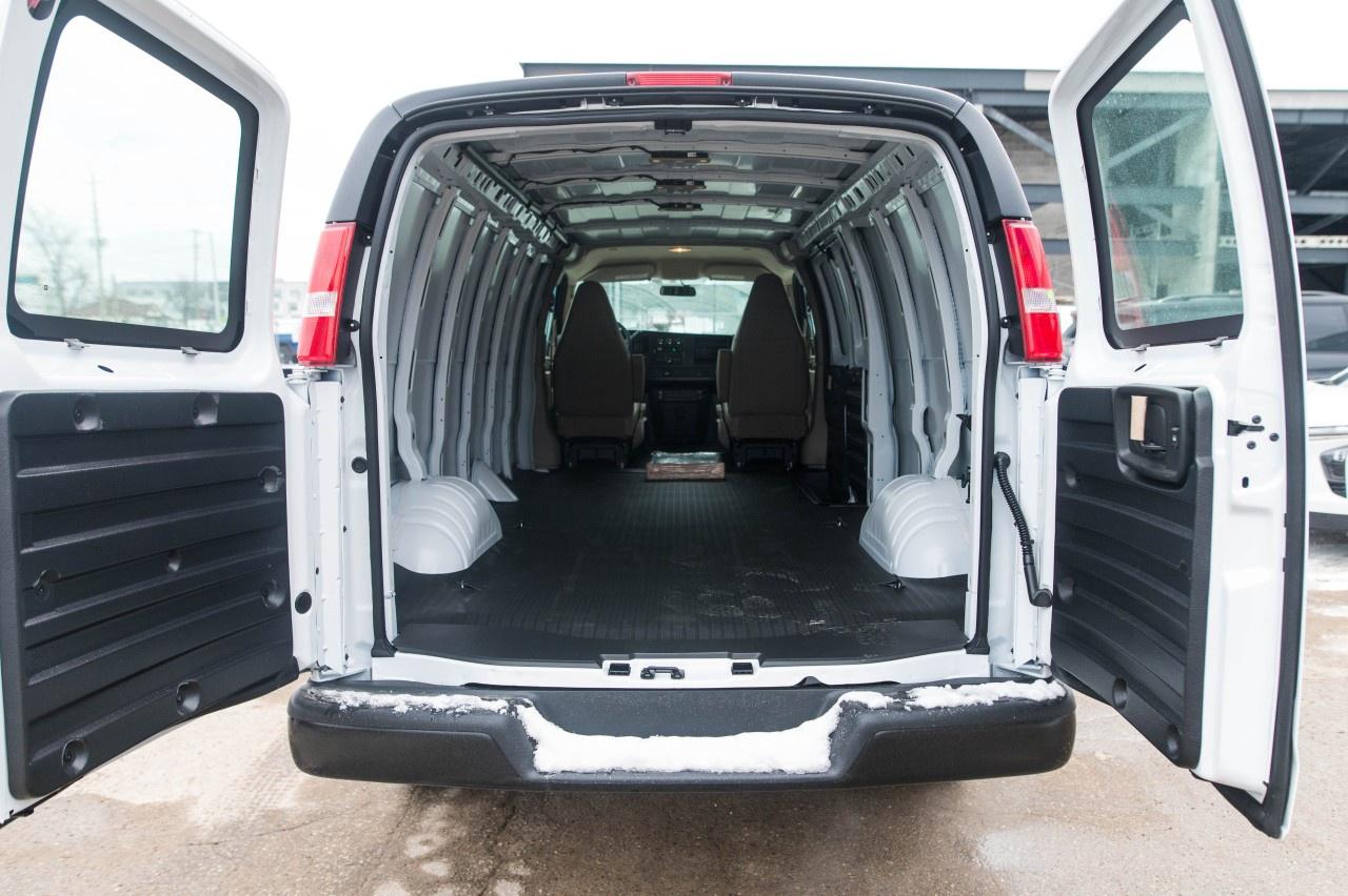 2026 Chevrolet Express Cargo Van 2500 Extended Wheelbase Rear-Wheel Drive Photo