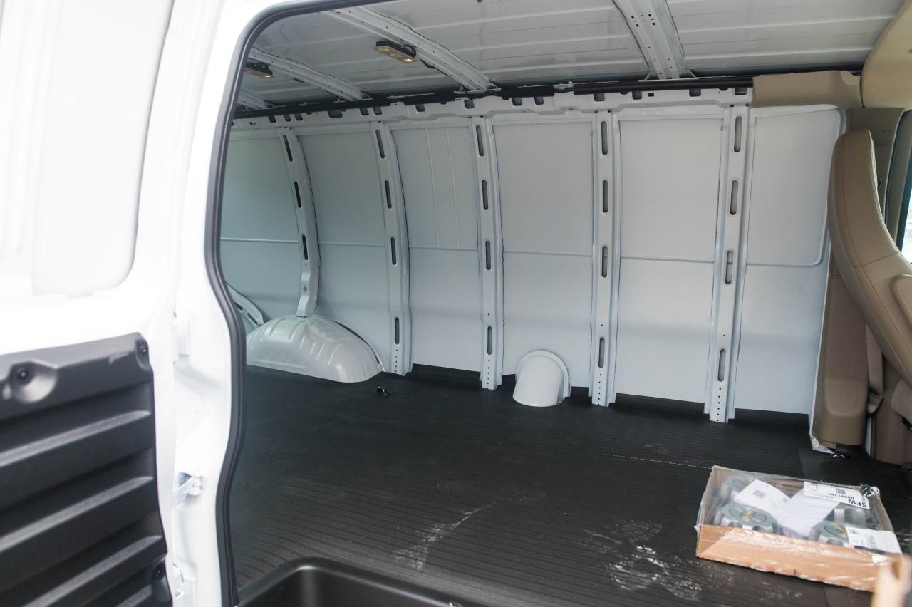 2026 Chevrolet Express Cargo Van 2500 Extended Wheelbase Rear-Wheel Drive Photo