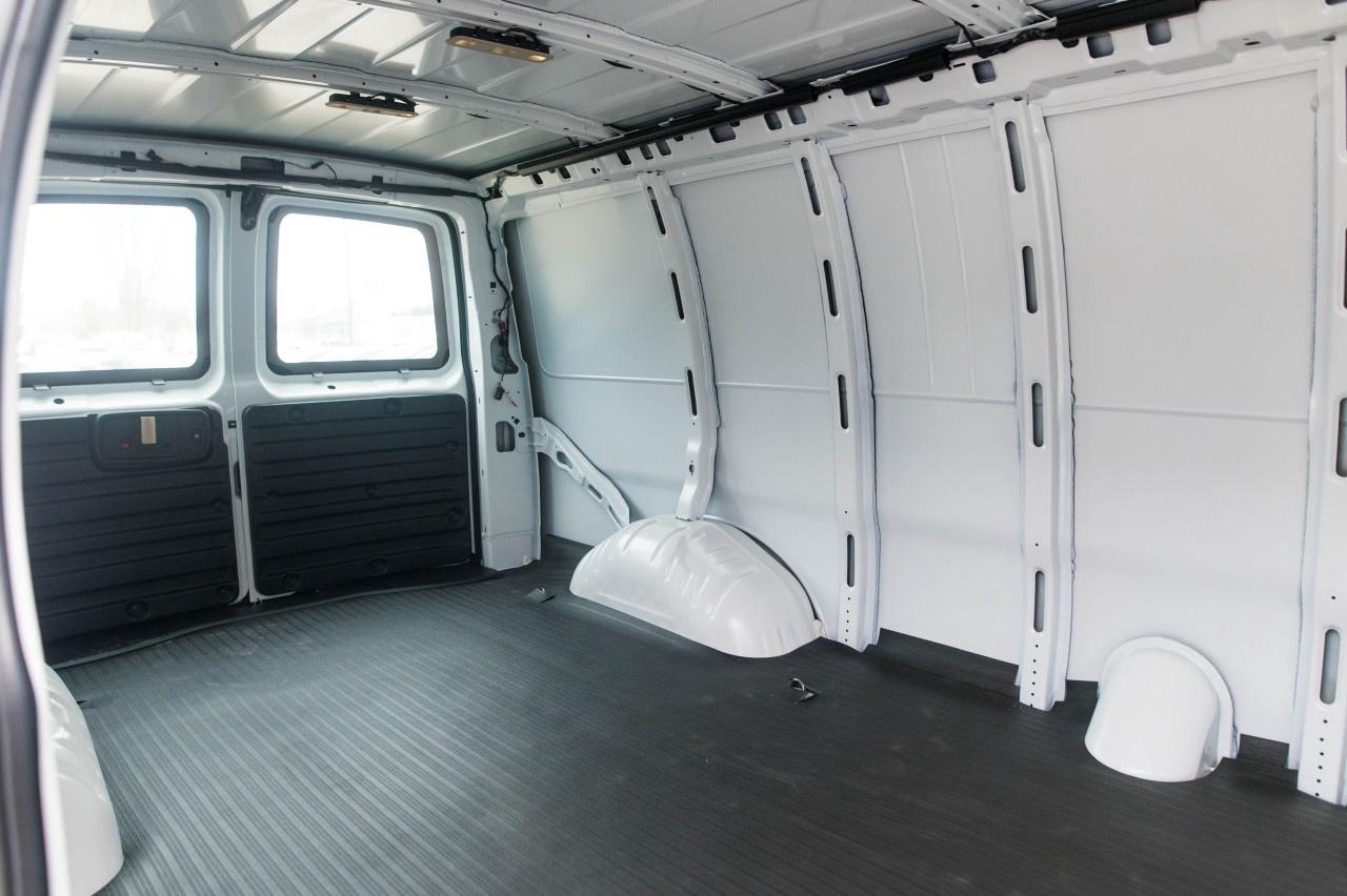 2026 Chevrolet Express Cargo Van 2500 Extended Wheelbase Rear-Wheel Drive Photo