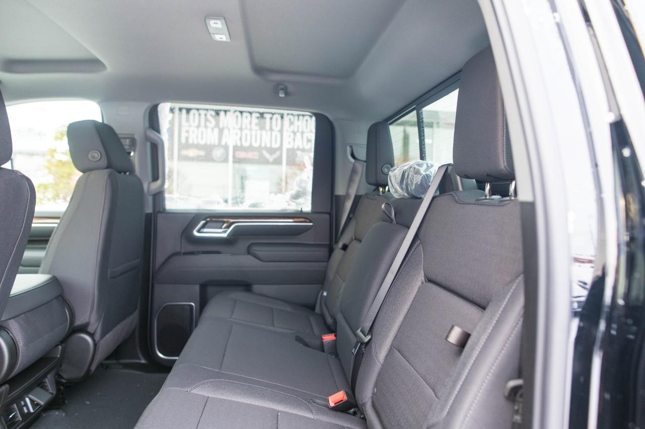 2026 GMC SIERRA 2500HD Crew Cab Standard Box 4-Wheel Drive SLE Photo