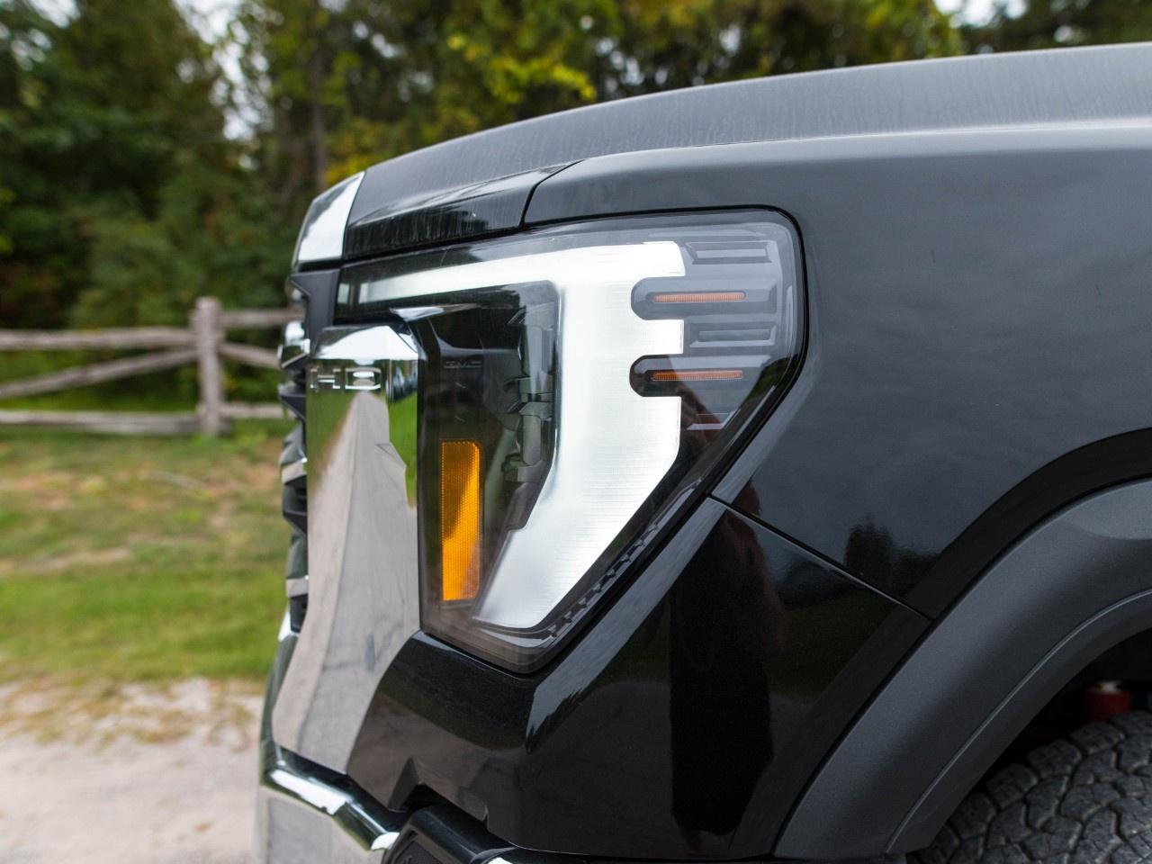 2026 GMC SIERRA 2500HD Crew Cab Standard Box 4-Wheel Drive SLE Photo