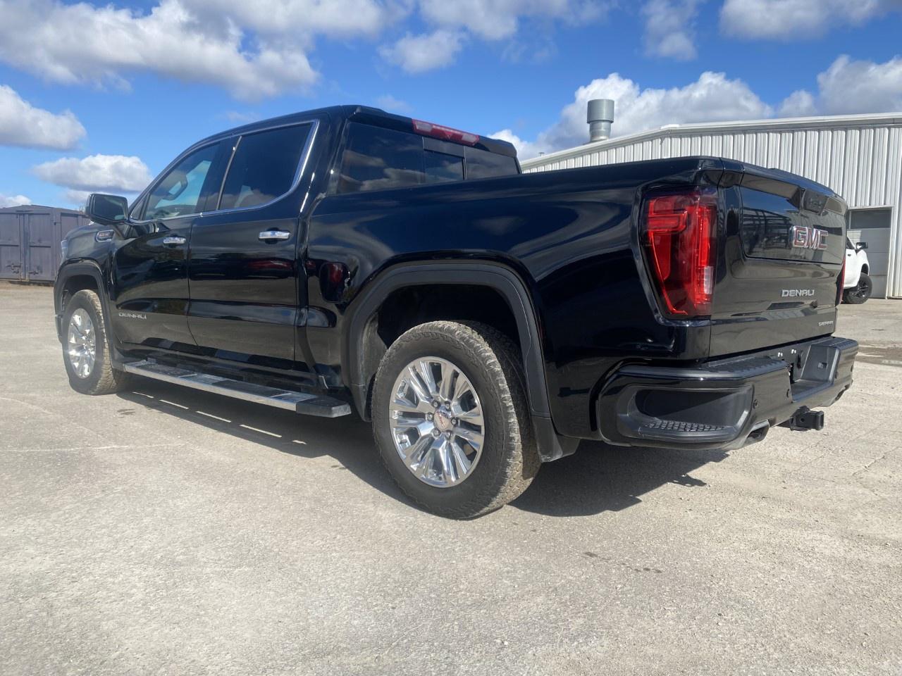 2025 GMC Sierra 1500 Crew Cab Short Box 4-Wheel Drive Denali Photo3