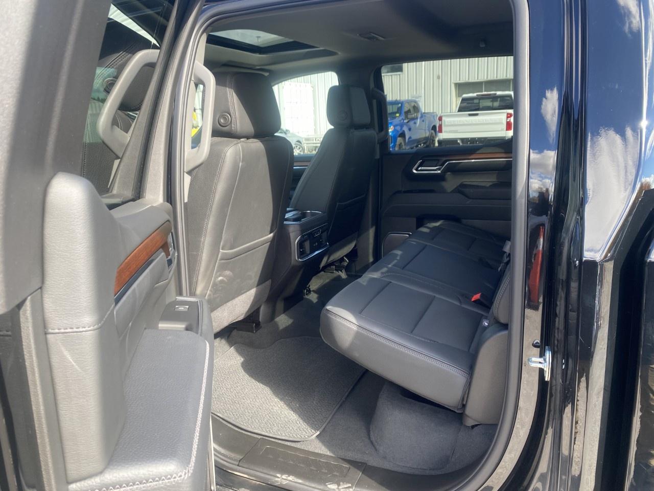 2025 GMC Sierra 1500 Crew Cab Short Box 4-Wheel Drive Denali Photo
