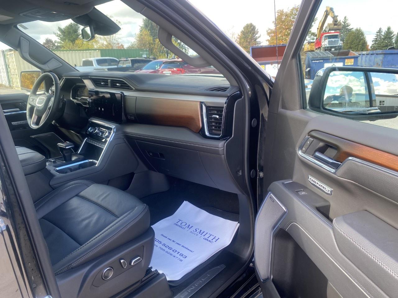2025 GMC Sierra 1500 Crew Cab Short Box 4-Wheel Drive Denali Photo
