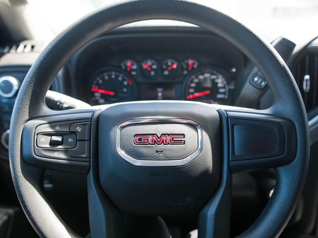 2026 GMC Sierra 1500 Double Cab Standard Box 4-Wheel Drive Pro Photo
