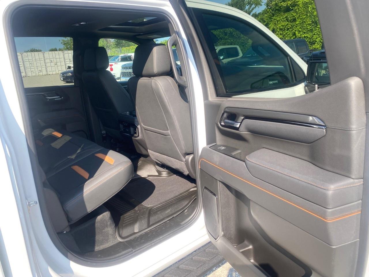 2025 GMC Sierra 1500 Crew Cab Short Box 4-Wheel Drive AT4 Photo