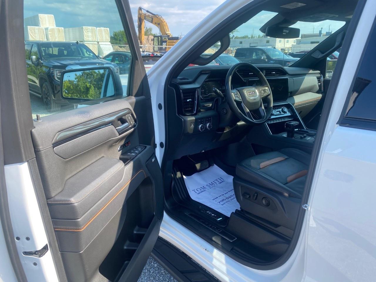 2025 GMC Sierra 1500 Crew Cab Short Box 4-Wheel Drive AT4 Photo
