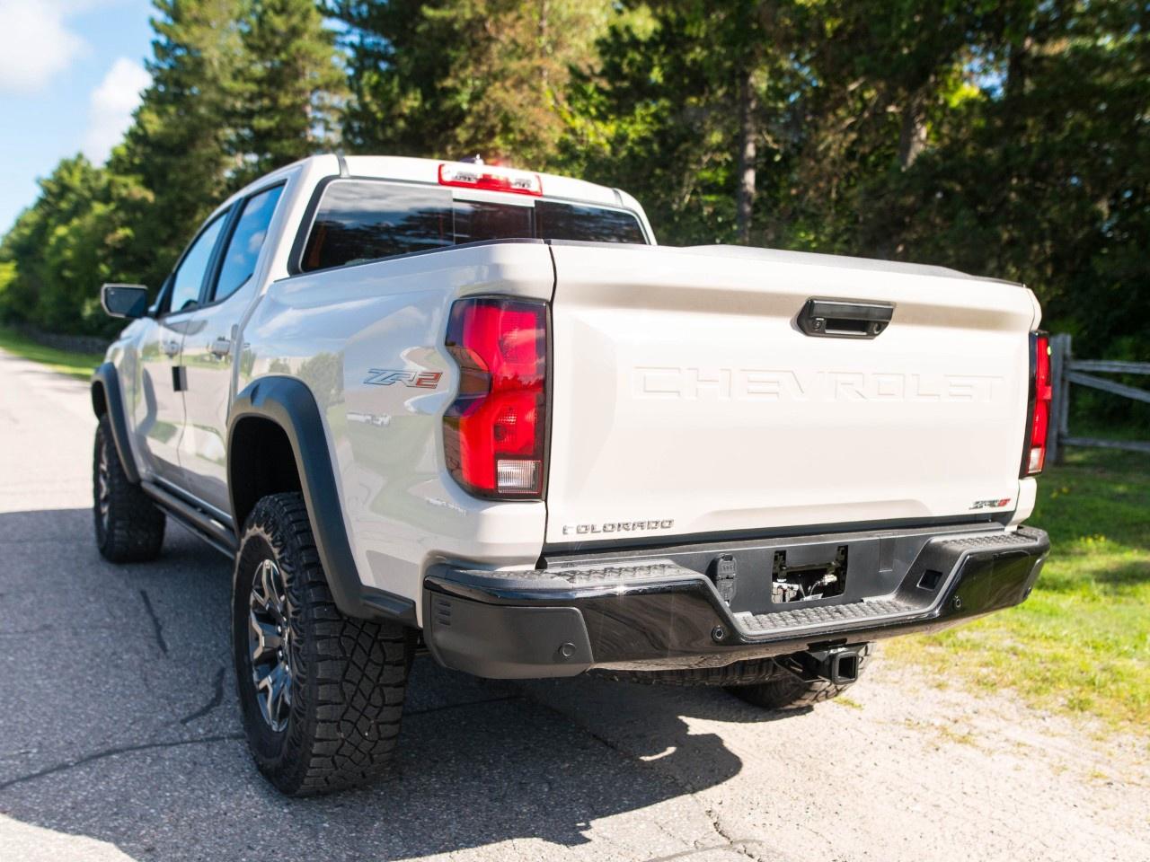 2026 Chevrolet Colorado Crew Cab Short Box 4-Wheel Drive ZR2 Photo2