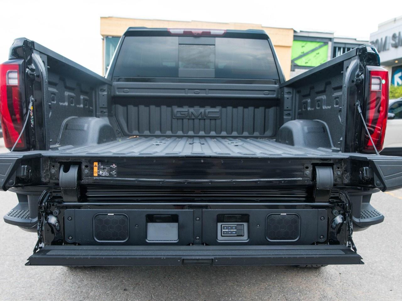 2026 GMC SIERRA 2500HD Crew Cab Standard Box 4-Wheel Drive Denali Ultimate Photo