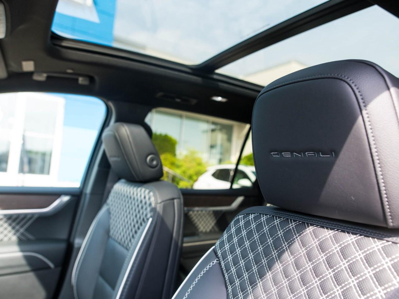 2026 GMC Acadia AWD DENALI Photo