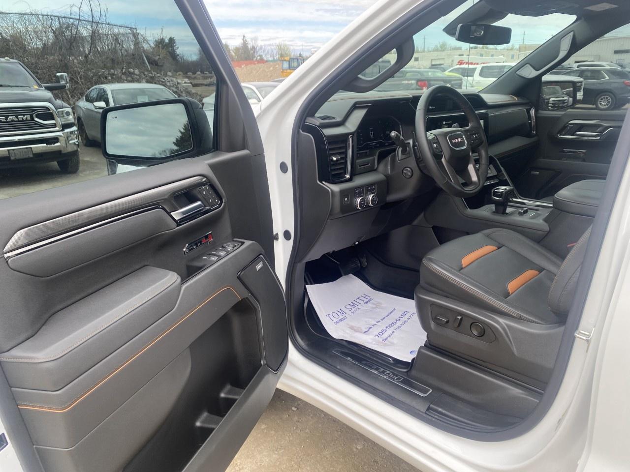 2025 GMC Sierra 1500 Crew Cab Short Box 4-Wheel Drive AT4 Photo