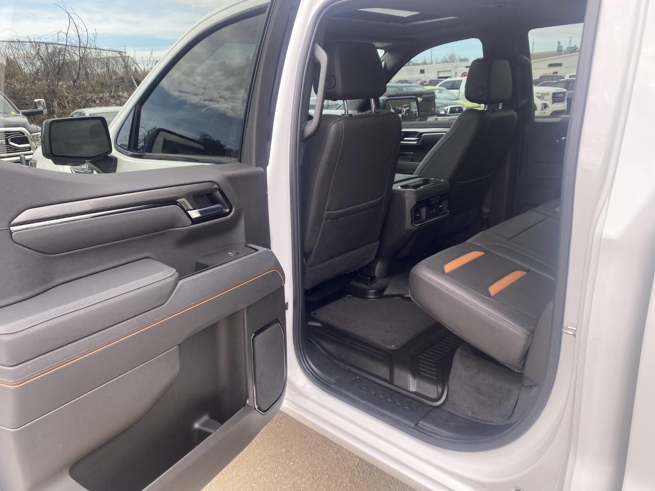 2025 GMC Sierra 1500 Crew Cab Short Box 4-Wheel Drive AT4 Photo