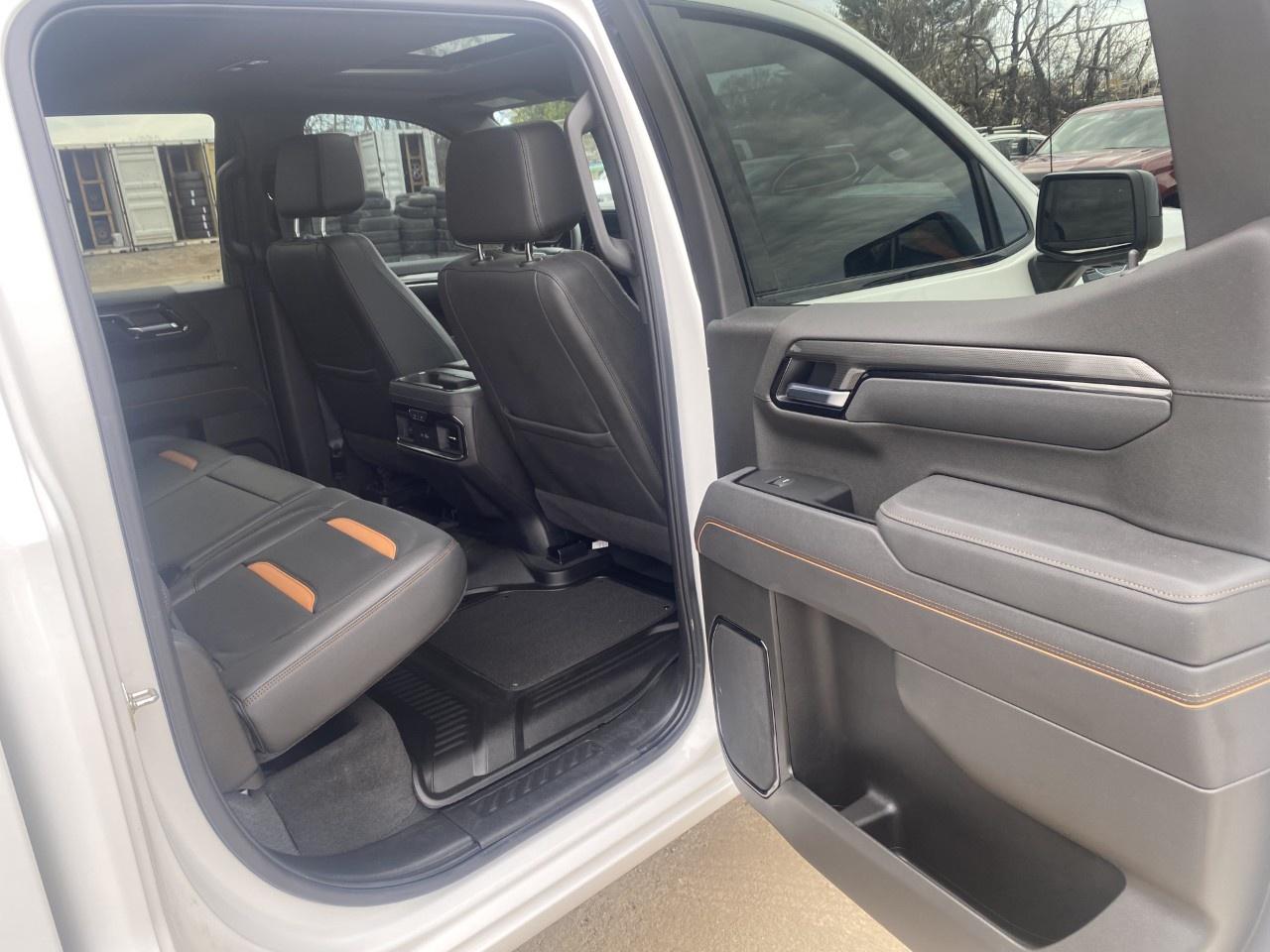 2025 GMC Sierra 1500 Crew Cab Short Box 4-Wheel Drive AT4 Photo