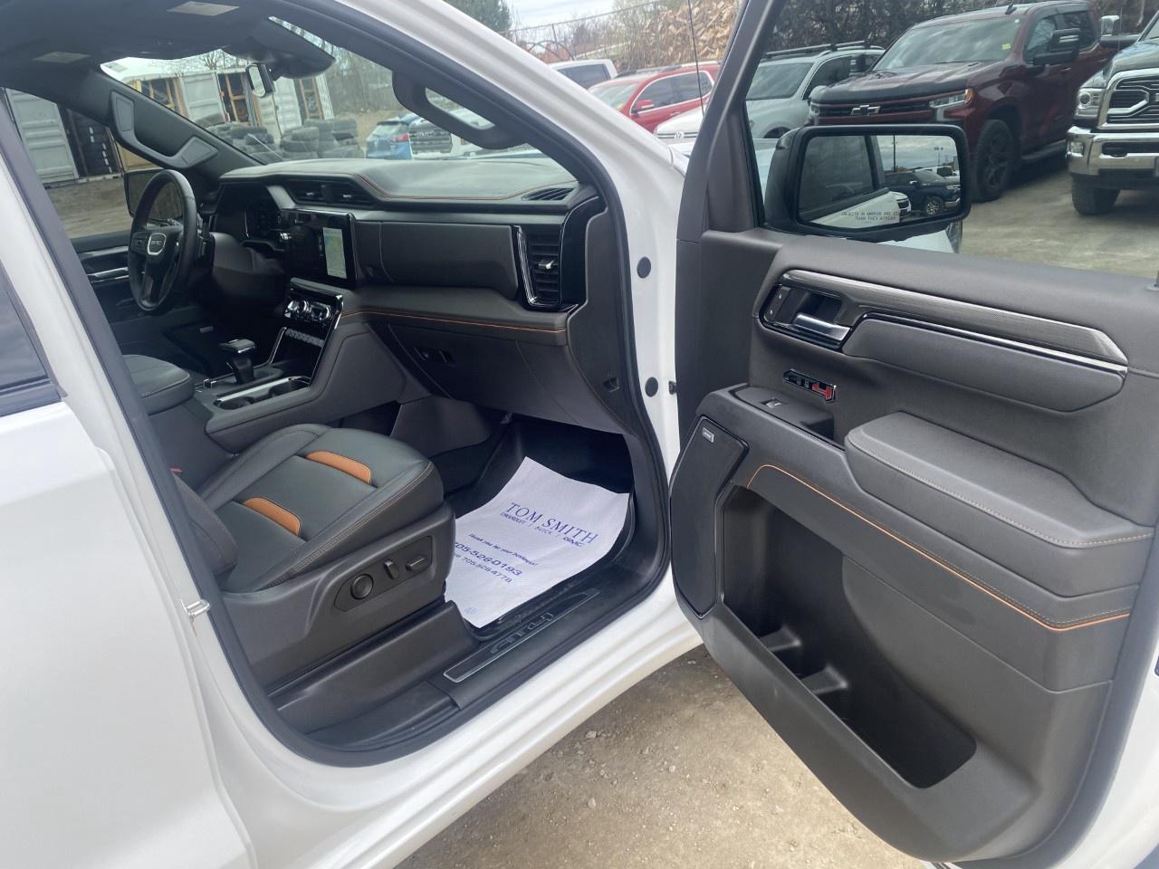 2025 GMC Sierra 1500 Crew Cab Short Box 4-Wheel Drive AT4 Photo