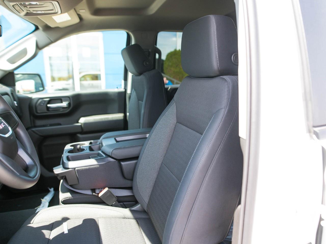 2026 GMC Sierra 1500 Crew Cab Short Box 4-Wheel Drive Pro Photo