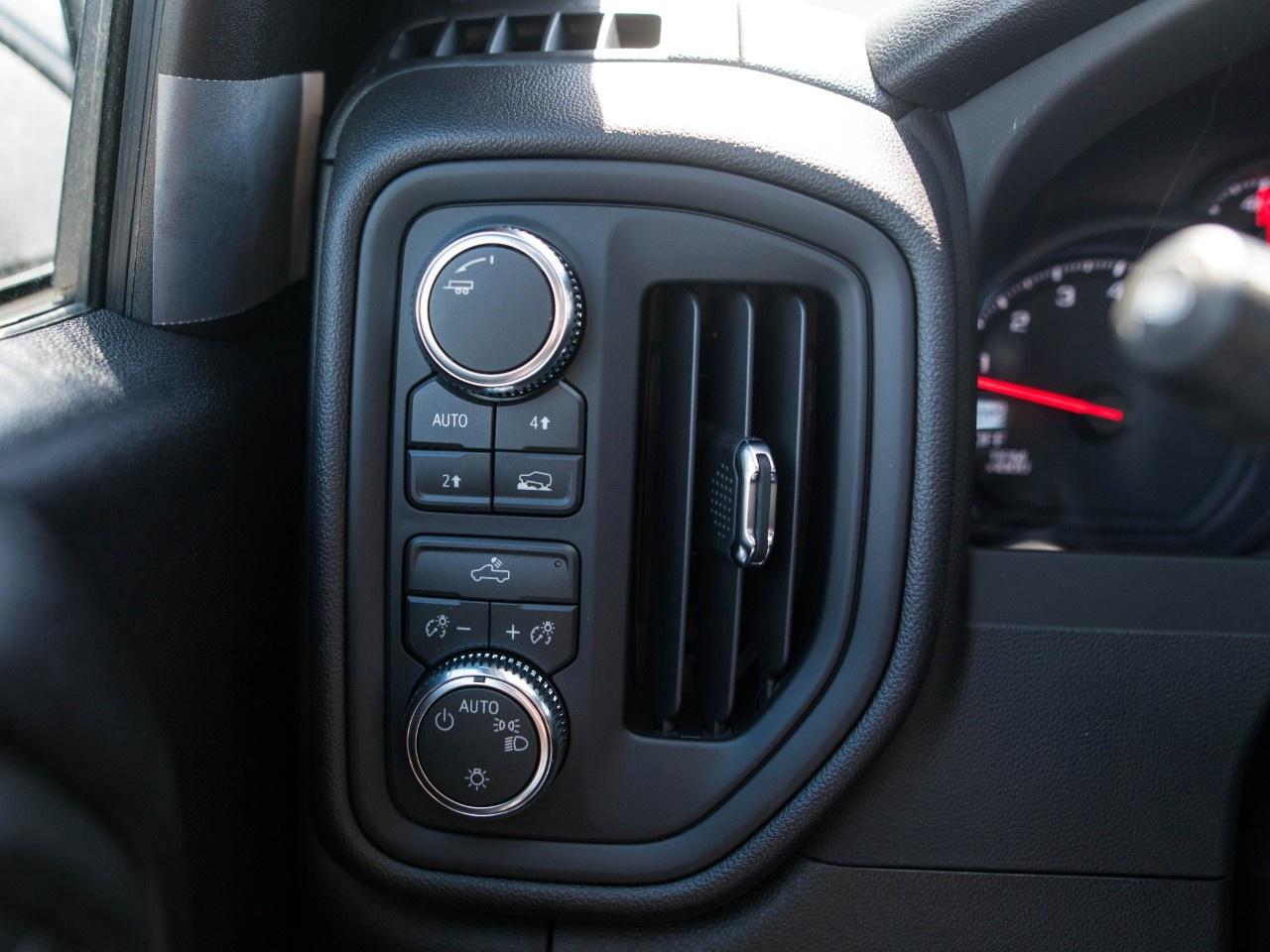 2026 GMC Sierra 1500 Crew Cab Short Box 4-Wheel Drive Pro Photo