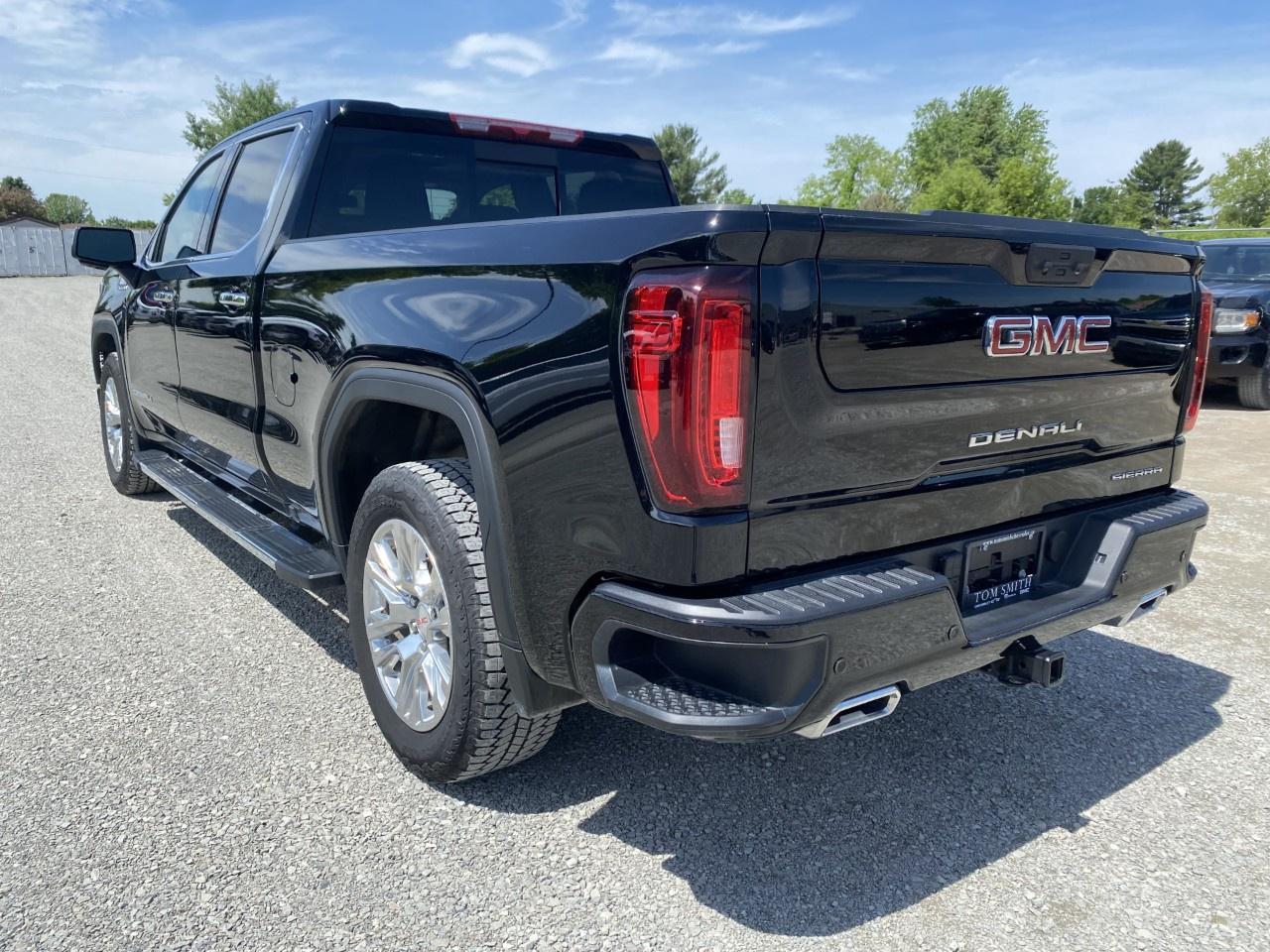 2025 GMC Sierra 1500 Crew Cab Standard Box 4-Wheel Drive Denali Photo3