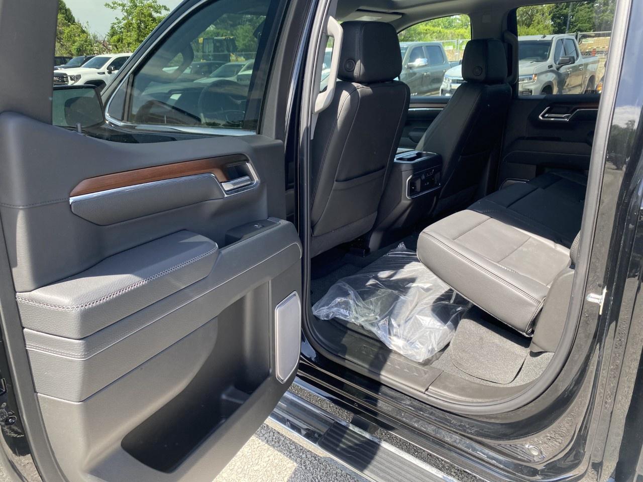 2025 GMC Sierra 1500 Crew Cab Standard Box 4-Wheel Drive Denali Photo