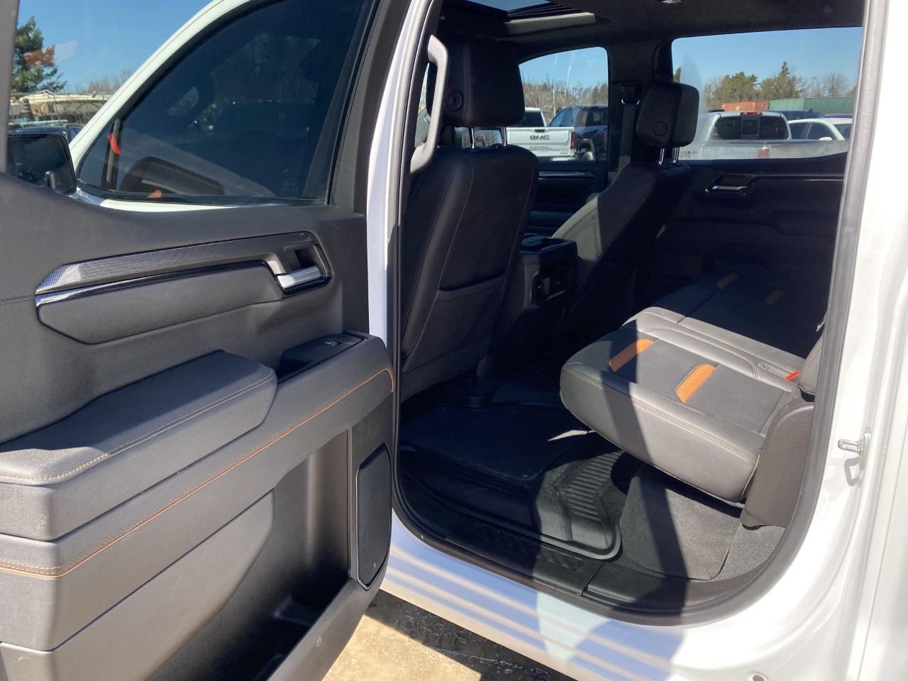 2025 GMC Sierra 1500 Crew Cab Short Box 4-Wheel Drive AT4 Photo