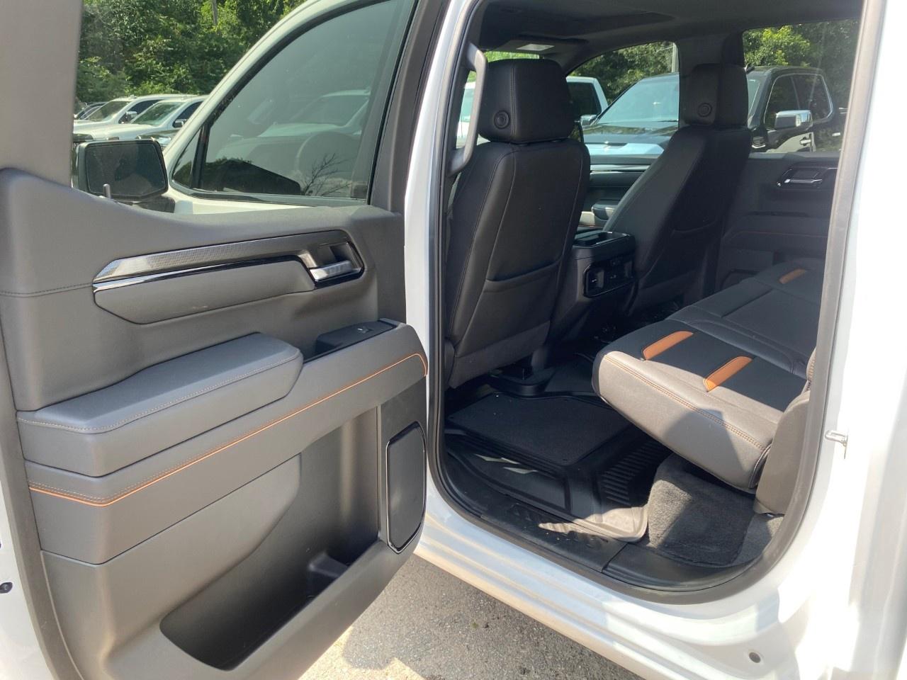 2025 GMC Sierra 1500 Crew Cab Short Box 4-Wheel Drive AT4 Photo