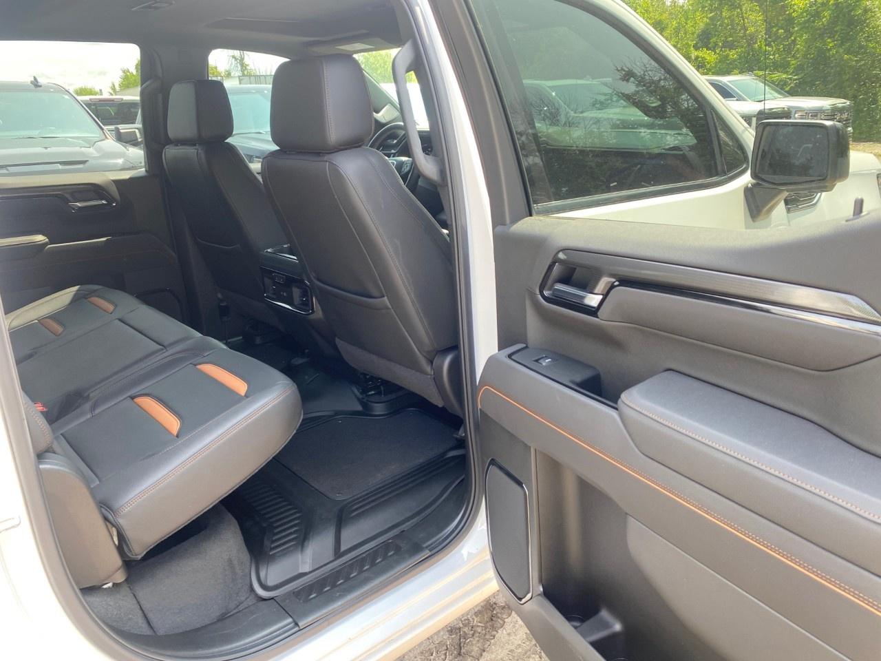 2025 GMC Sierra 1500 Crew Cab Short Box 4-Wheel Drive AT4 Photo