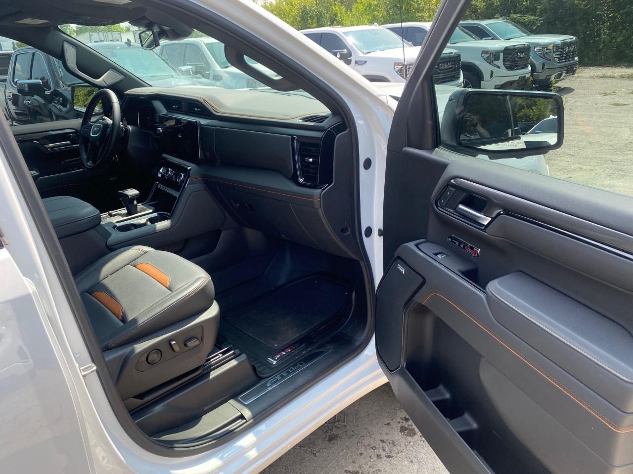 2025 GMC Sierra 1500 Crew Cab Short Box 4-Wheel Drive AT4 Photo