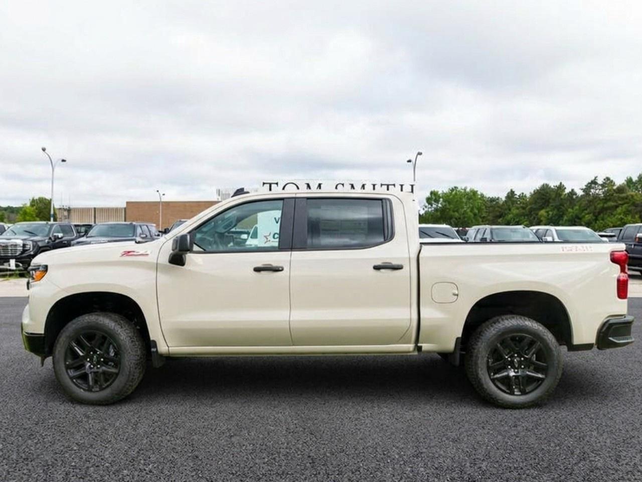 2026 Chevrolet Silverado 1500 Crew Cab Short Box 4-Wheel Drive Custom Trail Boss Photo5