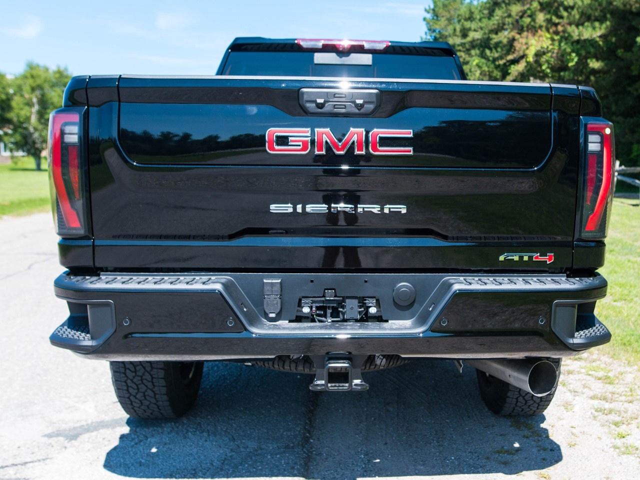 2026 GMC Sierra 3500HD 4WD Crew Cab Standard Box AT4 Photo3