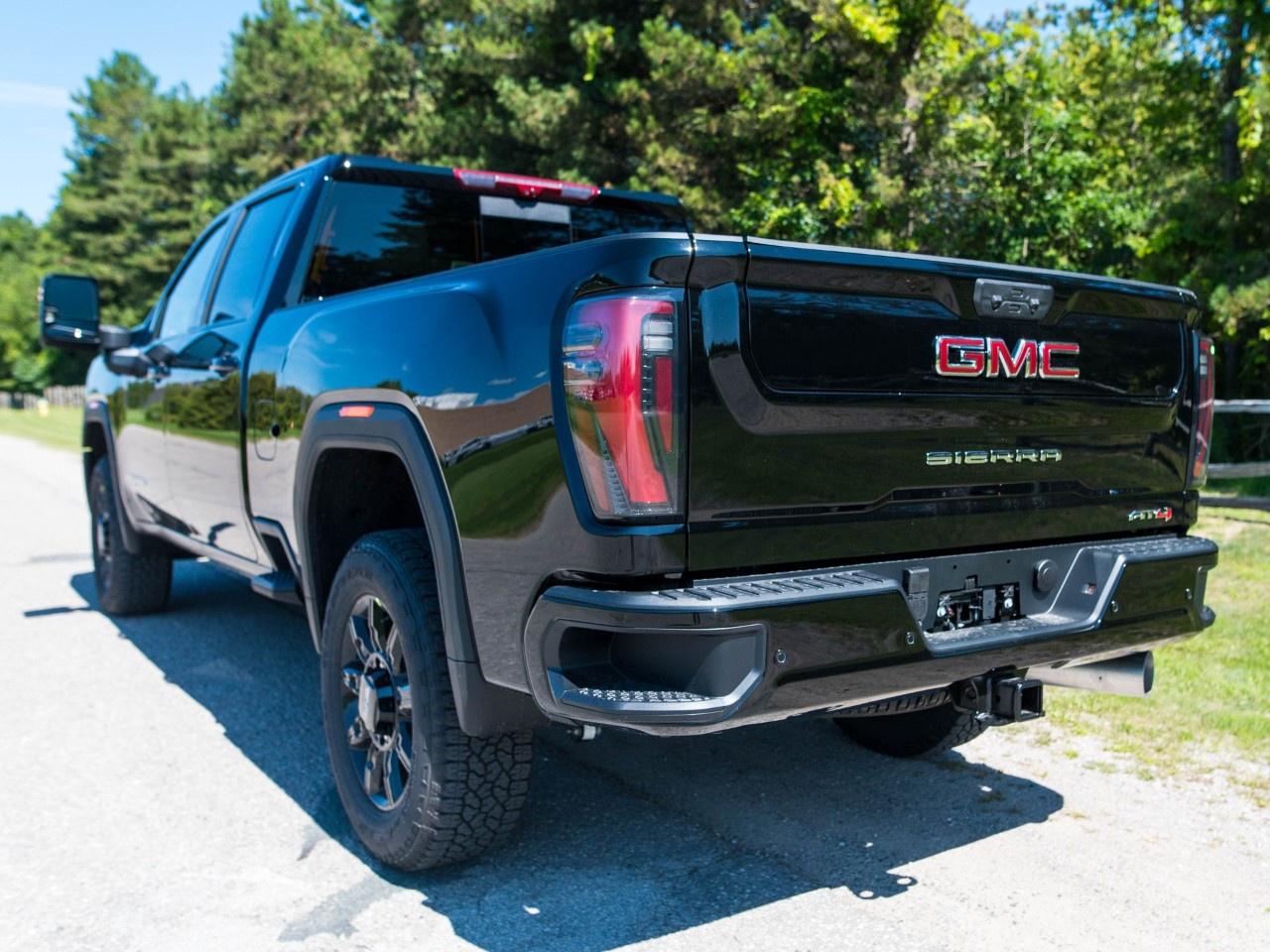2026 GMC Sierra 3500HD 4WD Crew Cab Standard Box AT4 Photo2