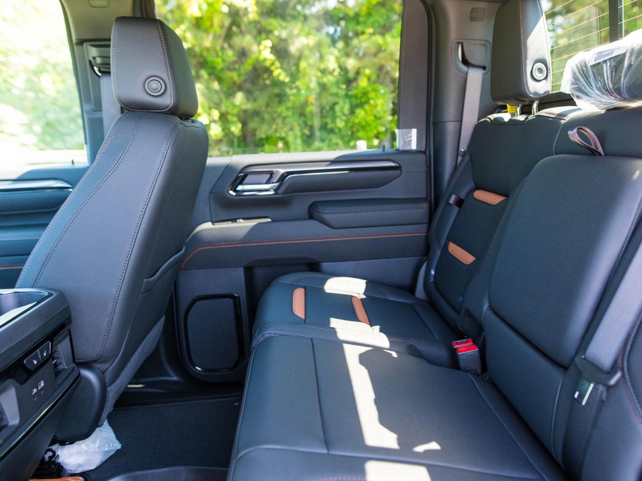 2026 GMC Sierra 3500HD 4WD Crew Cab Standard Box AT4 Photo