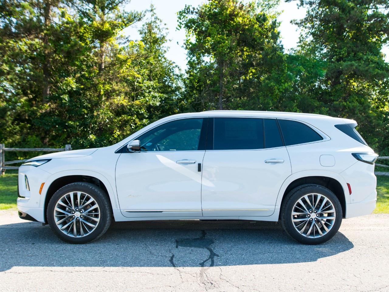 2026 Buick Enclave AWD 4dr Avenir Photo1