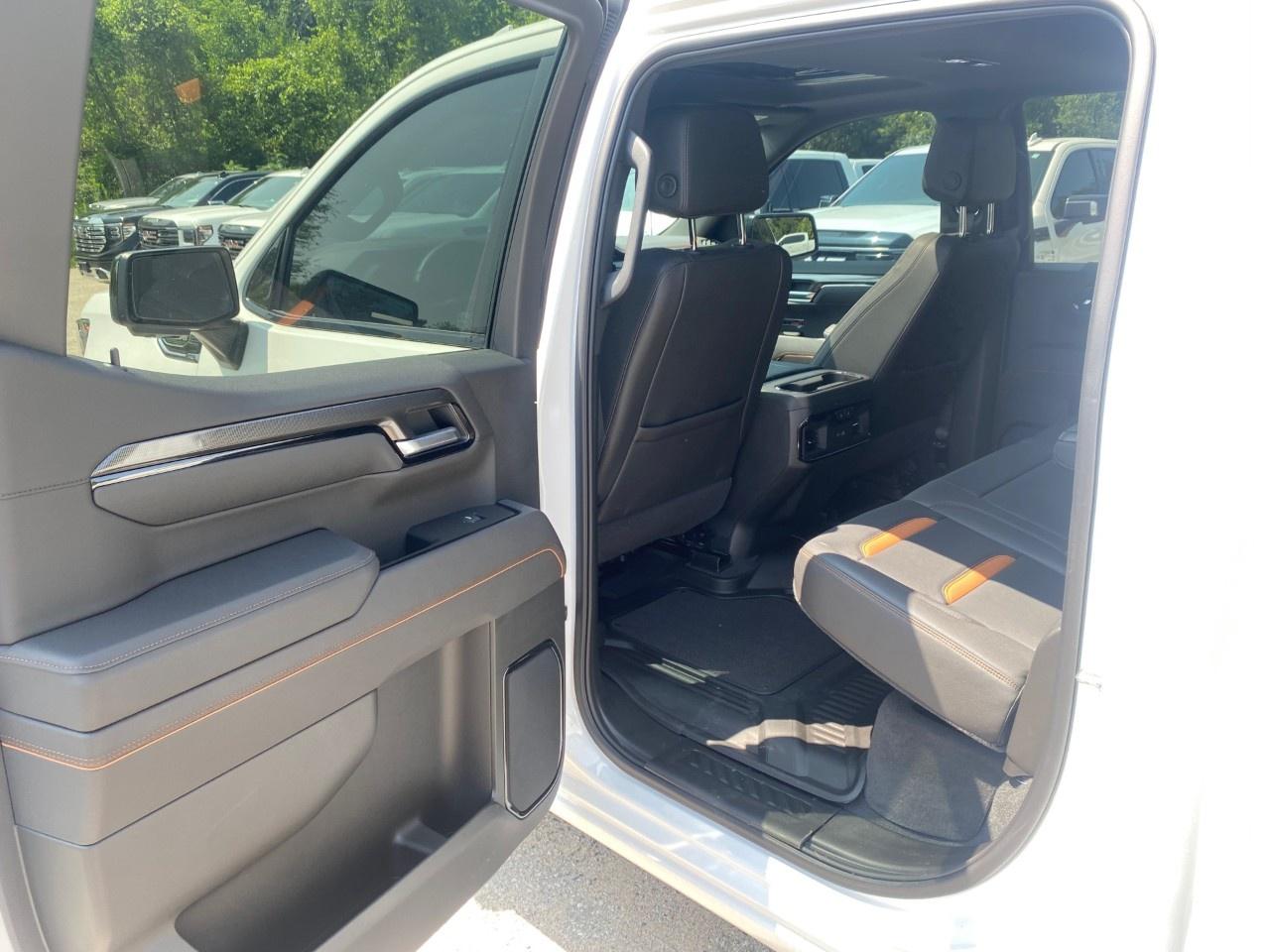 2025 GMC Sierra 1500 Crew Cab Short Box 4-Wheel Drive AT4 Photo
